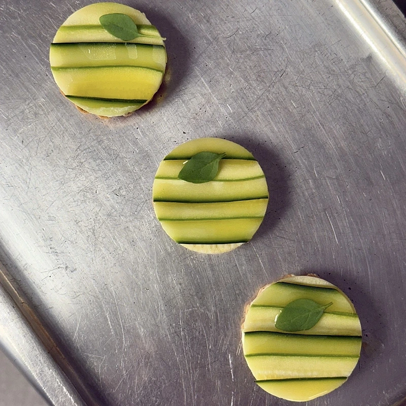 Bouchées aux striures de courgette — cocktail gastronomique NOCTA Paris